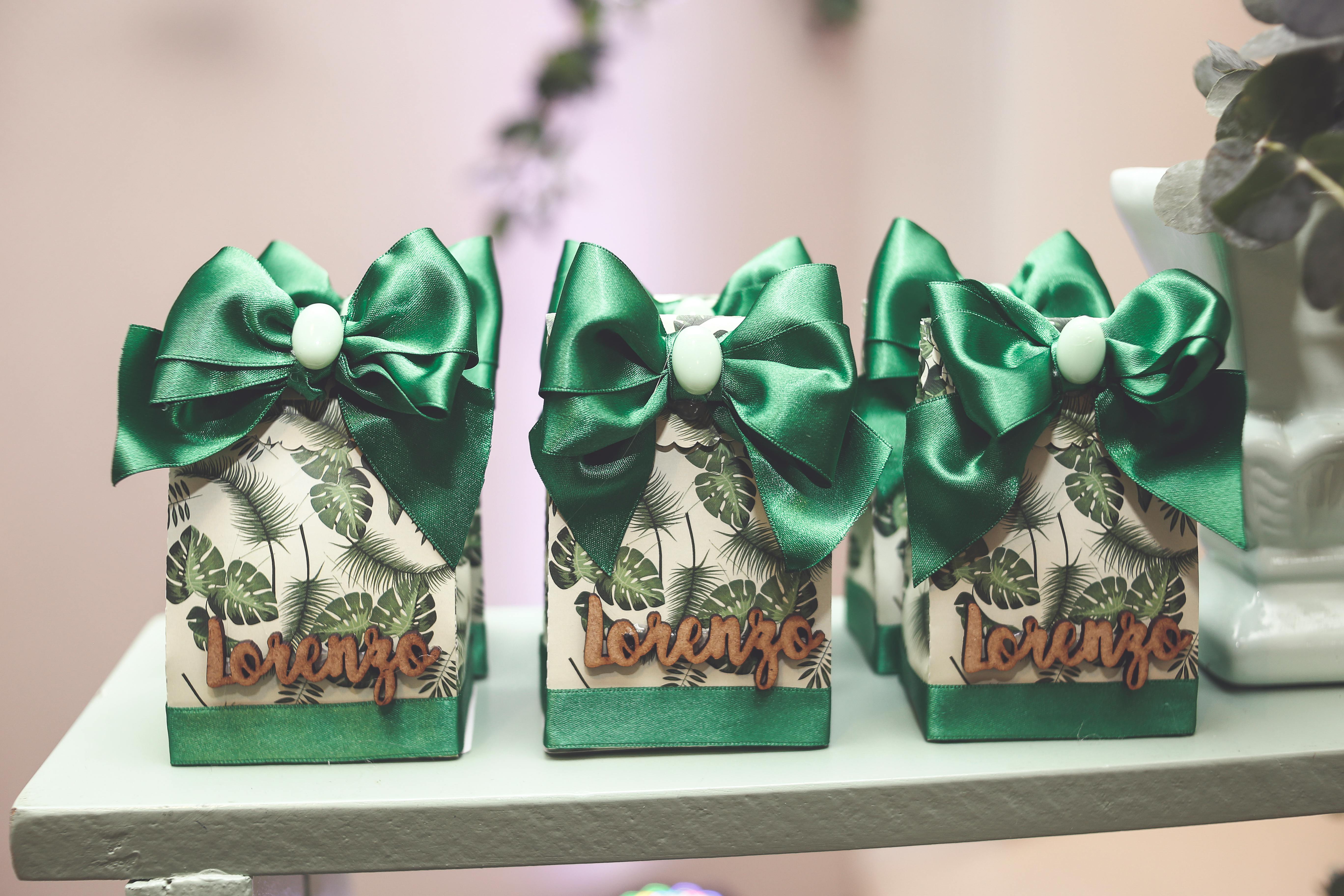 Souvenirs & Giveaways